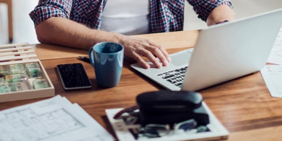 Εργασία εξ αποστάσεως επιλέγουν οι κορυφαίοι εργοδότες – Το νέο μοντέλο εργασίας που ήρθε για να μείνει