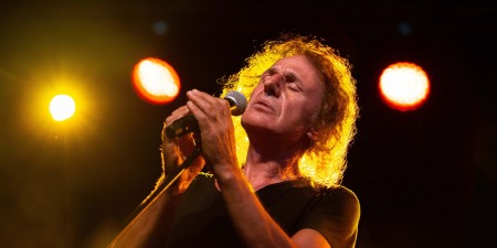 Ο Βασίλης Παπακωνσταντίνου ζωντανά από το Σταυρό του Νότου