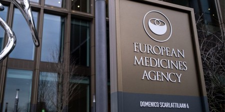 Ο Ευρωπαϊκός Οργανισμός Φαρμάκων (ΕΜΑ) γνωμοδότησε θετικά για την χρήση μονοκλωνικών αντισωμάτων για την πρόληψη της σοβαρής COVID-19