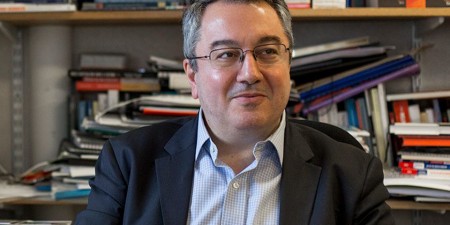 Ο Ηλίας Μόσιαλος για τη διάρκεια της ανόσιας από τον κορωνοϊό και από τον εμβολιασμό για τον ιό