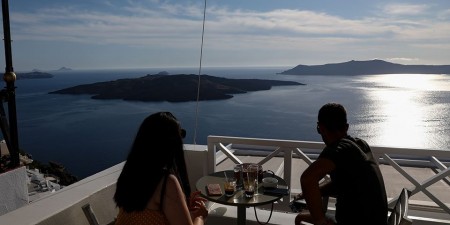 Νέα «αντίδοτα» αναμένει η αγορά – Καμπανάκι για τις προσδοκίες από τον «τουρισμό»