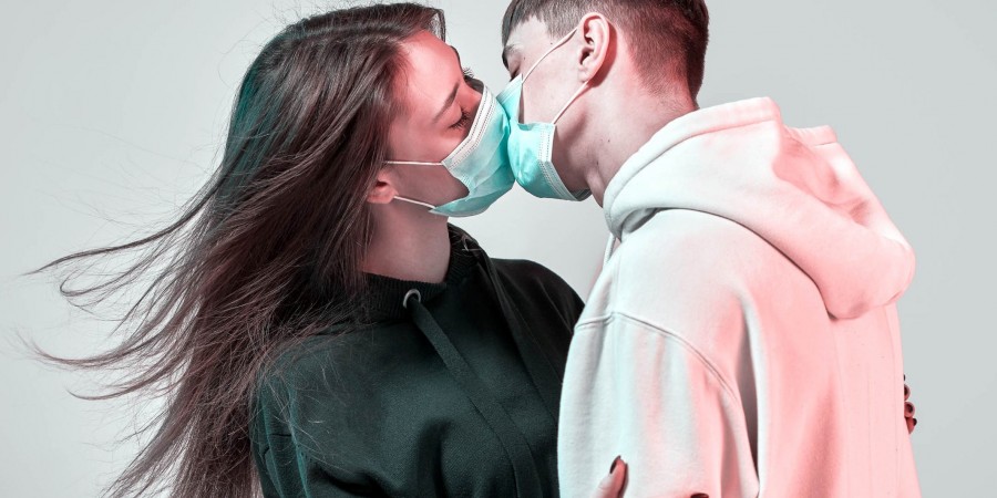 Μελέτη δείχνει τη διασπορά του ιού SARS-COV-2 με το σάλιο