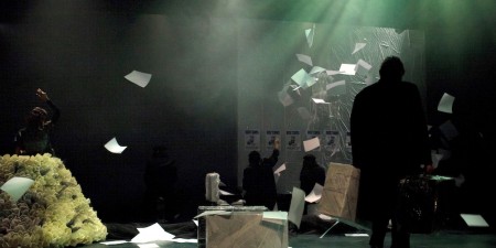 “ΑΥΤΟΙ ΠΟΥ ΠΕΡΠΑΤΟΥΝ ΣΤΑ ΣΥΝΝΕΦΑ” του Γιάννη Σκαραγκά