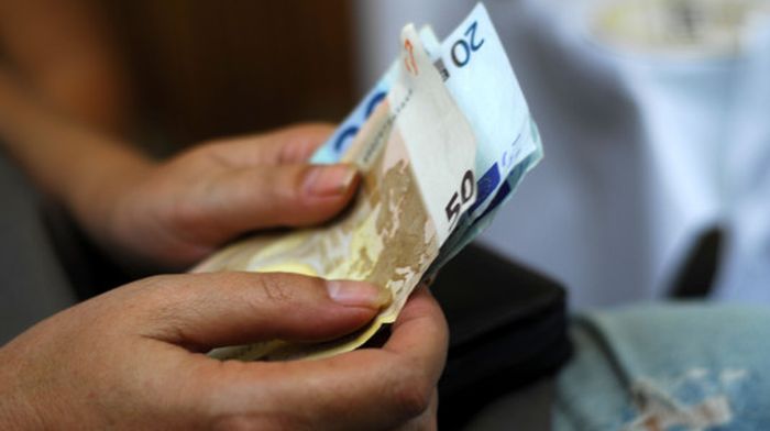 Τι καταβάλλεται από Υπουργείο Εργασίας και Κοινωνικών Υποθέσεων, e-ΕΦΚΑ, και ΟΑΕΔ και έως τις 23 Απριλίου