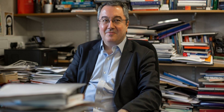 Ηλίας Μόσιαλος: Γιατί χρειαζόμαστε την ευελιξία της ανάμιξης των εμβολίων