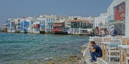 Ας κρατήσουμε μικρό καλάθι για τον Τουρισμό