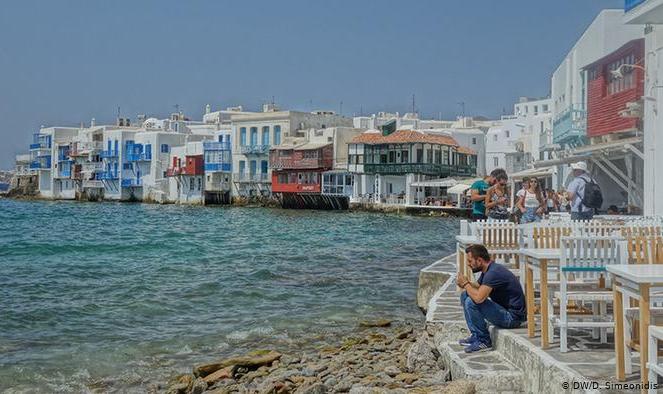 Ας κρατήσουμε μικρό καλάθι για τον Τουρισμό