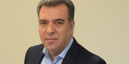 Ο «βομβαρδισμός» προτάσεων από τον Κόνσολα, συνεχίζεται