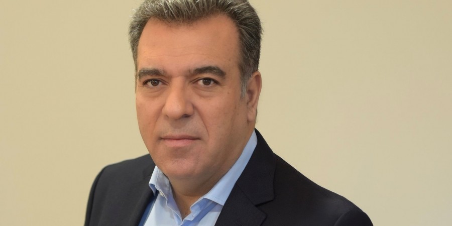 Ο «βομβαρδισμός» προτάσεων από τον Κόνσολα, συνεχίζεται