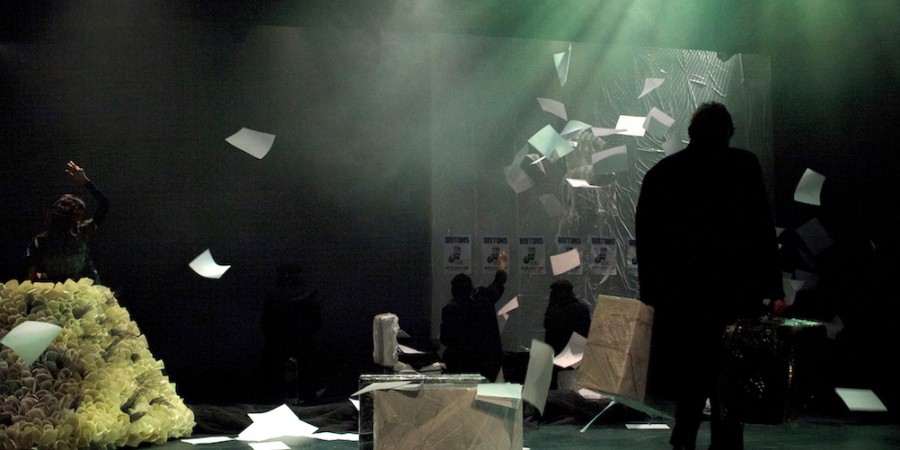 “ΑΥΤΟΙ ΠΟΥ ΠΕΡΠΑΤΟΥΝ ΣΤΑ ΣΥΝΝΕΦΑ”: του Γιάννη Σκαραγκά