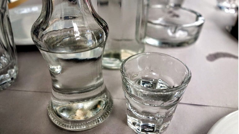 Απειλή το παράνομο εμπόριο αλκοολούχων ποτών για την οικονομία, την αγορά και τον καταναλωτή