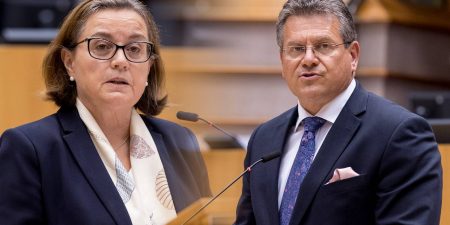 Σύνοδος ΕΕ: επιτάχυνση της ανάκαμψης και μεταρρύθμιση του συστήματος ασύλου ζητά το ΕΚ