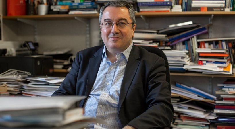 Ηλίας Μόσιαλος: Στις ΗΠΑ, 99% των πρόσφατων θανάτων και το 97% των νοσηλειών αντιστοιχούν σε μη εμβολιασμένους.