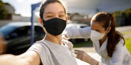 Θα μετατραπεί η πανδημία COVID-19 σε νόσημα για νέους;