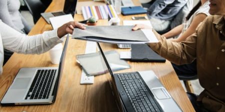 Περίπου 2.000 άτομα ειδικών κατηγοριών στον ευρύτερο δημόσιο τομέα