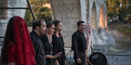 «ΤΟ ΓΕΦΥΡΙ ΤΗΣ ΑΡΤΑΣ» και οι Λυγερές του Κάτω Κόσμου