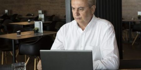 Οι καταστροφές είναι πρωτόγνωρες, οι φωτιές ακόμη δεν έσβησαν, το μικροπολιτικό παιχνίδι άρχισε