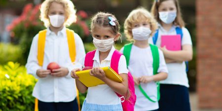 Πώς επιλέγουμε τη σωστή μάσκα για παιδιά;