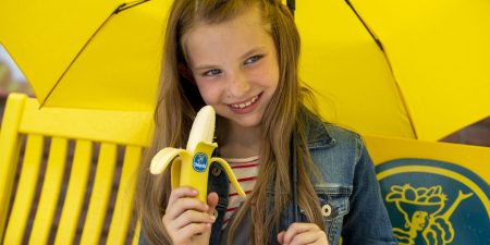 Η Chiquita χρωματίζει τον κόσμο κίτρινο με τη νέα της καμπάνια