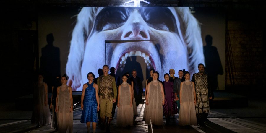 Κριτική / ”Φοίνισσες”