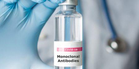 Η υποδόρια χορήγηση του συνδυασμού μονοκλωνικών αντισωμάτων REGEN-COV έναντι του SARS-CoV-2 προλαμβάνει τη λοίμωξη COVID-19