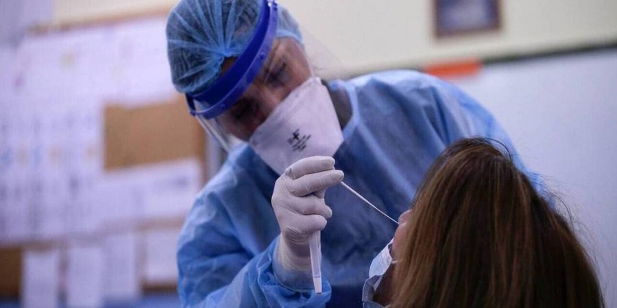 Νέες οδηγίες για τη διενέργεια διαγνωστικών ελέγχων για COVID-19 στους πλήρως εμβολιασμένους