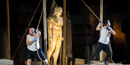 ΤΑ ΑΓΑΛΜΑΤΑ ΠΕΡΙΜΕΝΟΥΝ του Ανδρέα Φλουράκη