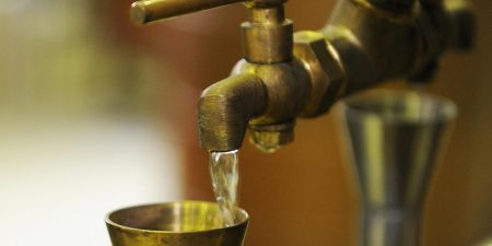 Συνεχίζουν να υστερούν τα έσοδα ΕΦΚ, ΦΠΑ από τα αλκοολούχα ποτά συγκριτικά με το 2019 & 2018