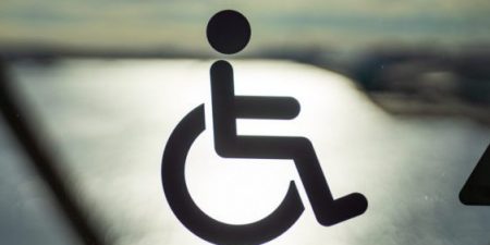 Αυξήσεις σε επιδόματα και συντάξεις διεκδικεί η ΕΣΑμεΑ από τον Πρωθυπουργό