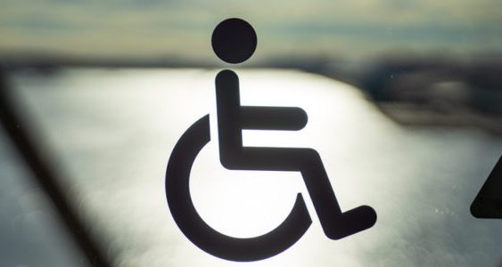 Αυξήσεις σε επιδόματα και συντάξεις διεκδικεί η ΕΣΑμεΑ από τον Πρωθυπουργό