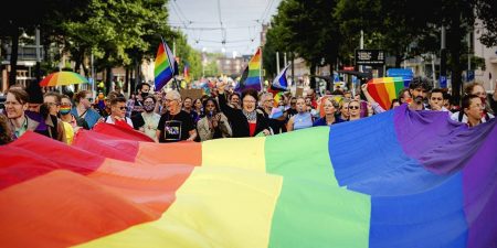 Οι γάμοι και τα σύμφωνα μεταξύ ατόμων του ιδίου φύλου να αναγνωρίζονται σε όλη την ΕΕ