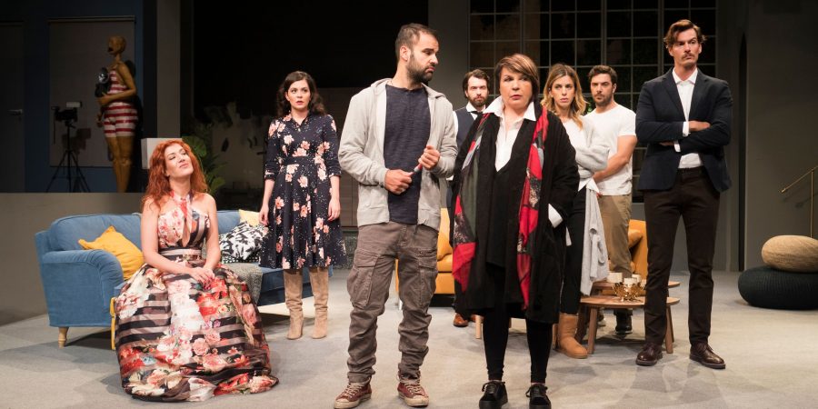 «Όποιος θέλει να χωρίσει… να σηκώσει το χέρι του!»
