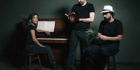 Ο Άνθρωπος με το Λουλούδι στο Στόμα