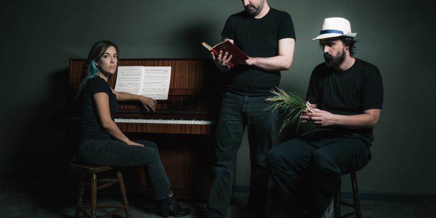 Ο Άνθρωπος με το Λουλούδι στο Στόμα