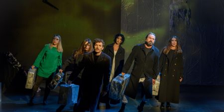 “ΑΥΤΟΙ ΠΟΥ ΠΕΡΠΑΤΟΥΝ ΣΤΑ ΣΥΝΝΕΦΑ”