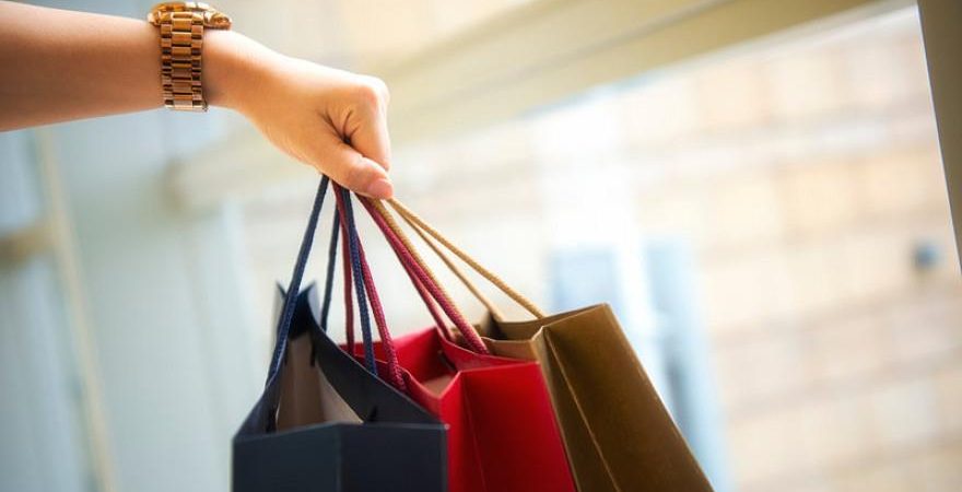 Λιανεμπόριο: Ελπίδες για τόνωση του τζίρου από τις φθινοπωρινές εκπτώσεις