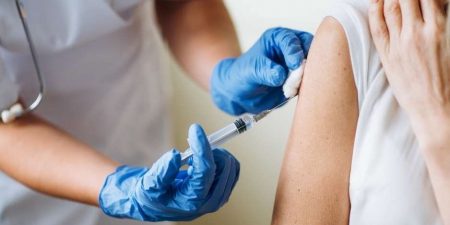 Ο εμβολιασμός έναντι του κορωνοϊού μειώνει τον κίνδυνο θανάτου από άλλες αιτίες