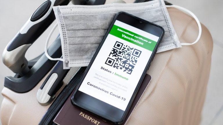 Υπ. Ανάπτυξης: Δεκτά και έγχαρτα πιστοποιητικά εμβολιασμού τουριστών τρίτων χωρών, από επιχειρήσεις εστίασης ή λιανεμπορίου