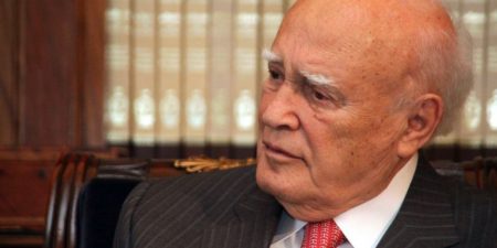 Με τιμές αρχηγού κράτους η κηδεία του Κάρολου Παπούλια