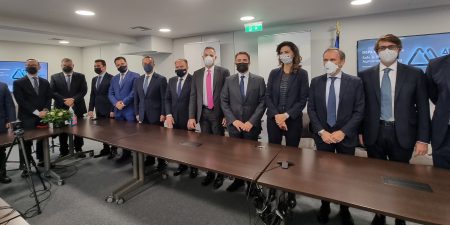 Υπογραφή της συμφωνίας πώλησης της ΔΕΠΑ Υποδομών μεταξύ ΤΑΙΠΕΔ, ΕΛΠΕ και Italgas