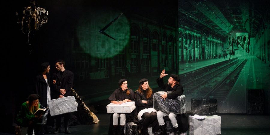 «ΑΥΤΟΙ ΠΟΥ ΠΕΡΠΑΤΟΥΝ ΣΤΑ ΣΥΝΝΕΦΑ» του Γιάννη Σκαραγκά