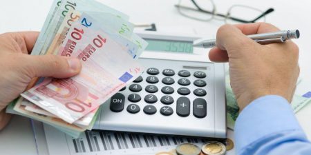 ΑΑΔΕ: Αυξήθηκαν οι οφειλέτες με χρέη έως 500 ευρώ στην εφορία