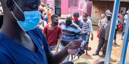 Ο αριθμός νοσηλειών στη Νότια Αφρική είναι μικρότερος με το κύμα Όμικρον