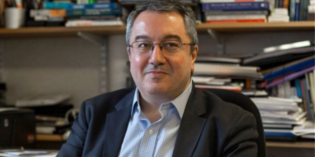 Ηλίας Μόσιαλος: Τι γνωρίζουμε για την παραλλαγή Όμικρον – 14 ερωτήσεις και απαντήσεις