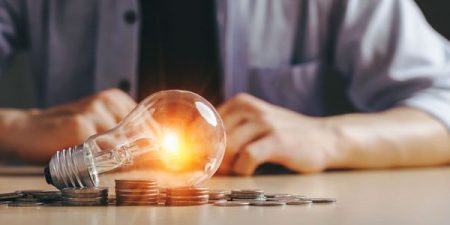 Κώστας Σκρέκας: 15902 γραμμή έκτακτης ανάγκης για επανασύνδεση του ρεύματος σε ευάλωτα νοικοκυριά