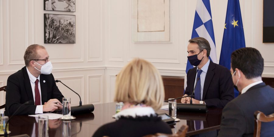 Συνάντηση του Πρωθυπουργού με τον Περιφερειακό Διευθυντή Ευρώπης του ΠΟΥ για την εξέλιξη της πανδημίας τους ρυθμούς εμβολιασμού και τις πολιτικές υγείας