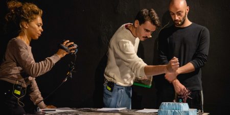 ΛΑΘΟΣ ΧΩΡΑ: Ένα θεατρικό ντοκιμαντέρ φιλοξενείται στο Θέατρο ΠΟΡΤΑ