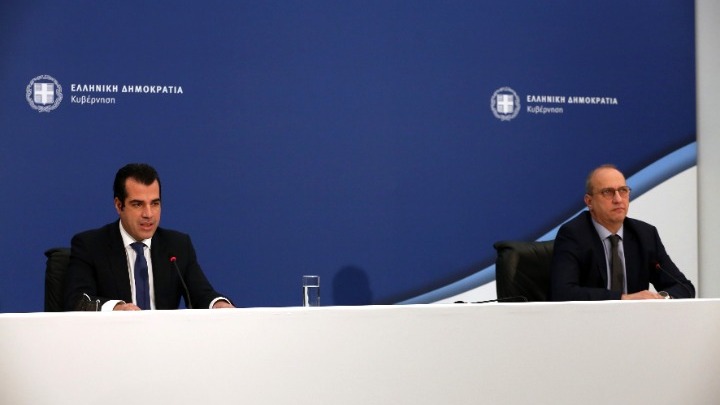 Θ. Πλεύρης: Μάσκες παντού από σήμερα στις 6 το πρωί