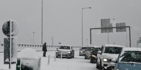2.000 ευρώ ανά εγκλωβισμένο αυτοκίνητο από την Αττική Οδό
