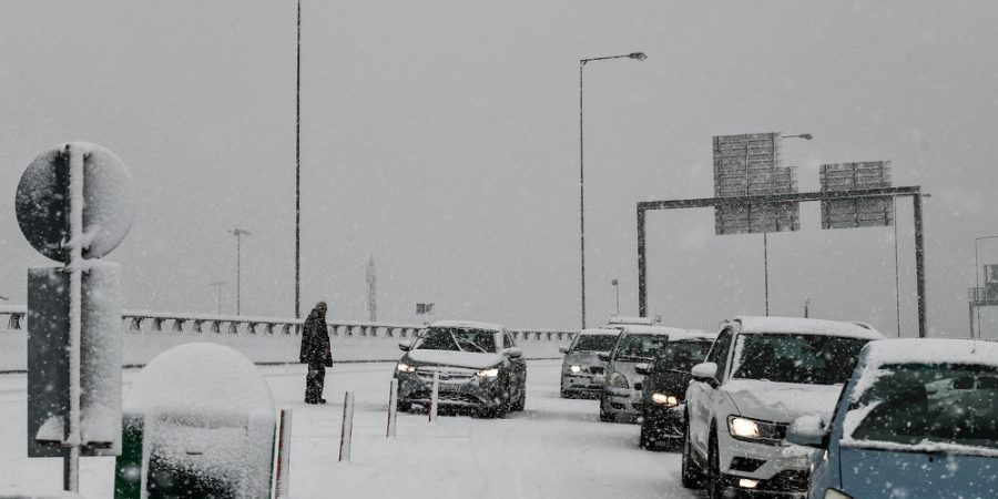 2.000 ευρώ ανά εγκλωβισμένο αυτοκίνητο από την Αττική Οδό